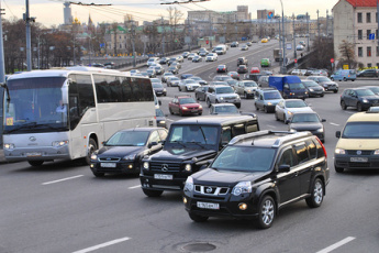 Минтранс России предлагает в обязательном порядке оснащать аппаратурой спутниковой навигации колесные транспортные средства, используемые для перевозок пассажиров и имеющие, помимо места водителя, более восьми мест для сидения
